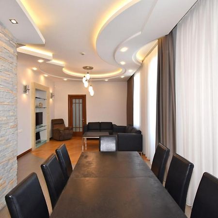Прекрасная 4-Ех Комнатная Квартира В Самом Центре Erivan Exterior foto