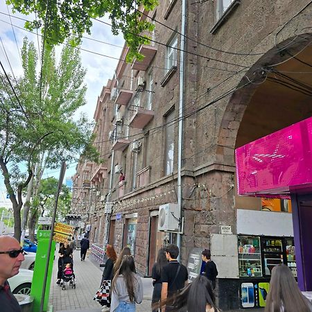 Прекрасная 4-Ех Комнатная Квартира В Самом Центре Erivan Exterior foto