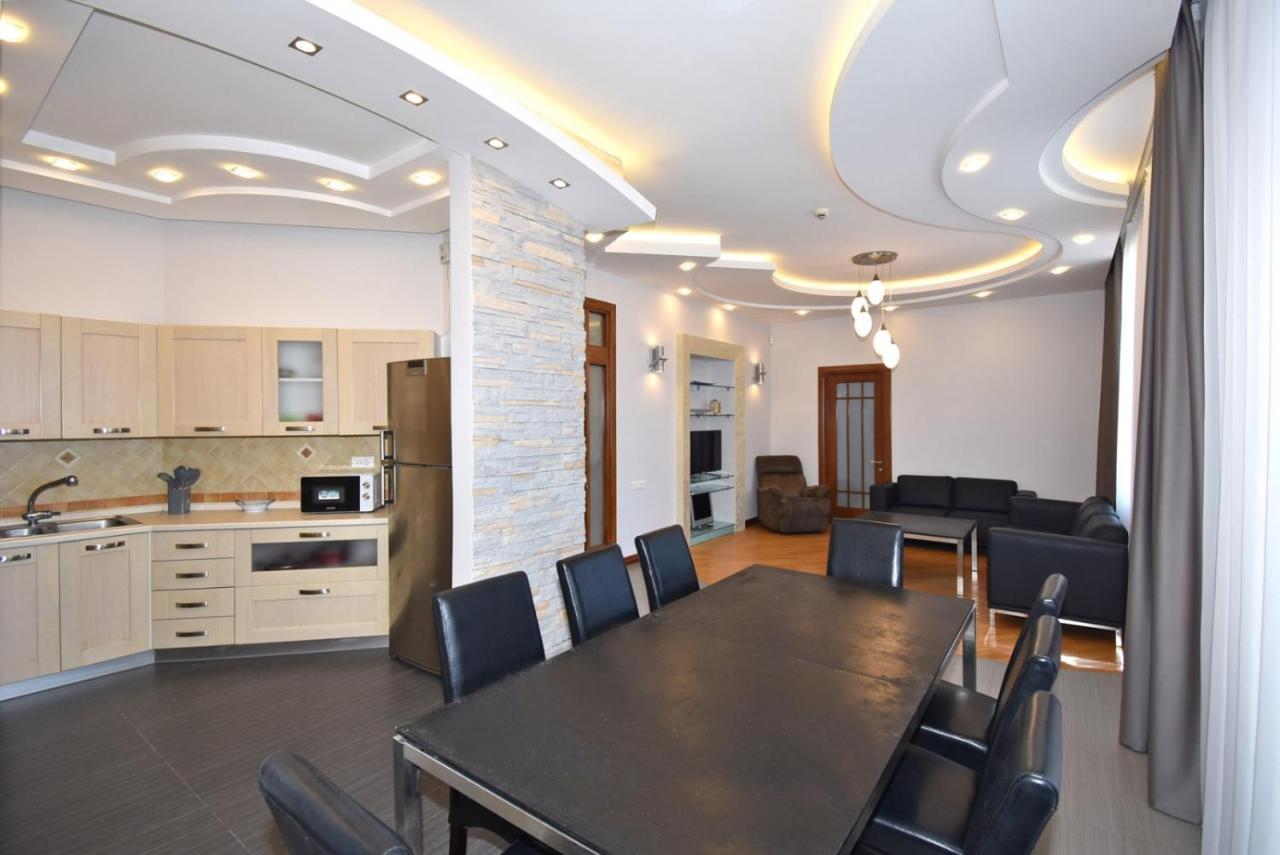 Прекрасная 4-Ех Комнатная Квартира В Самом Центре Erivan Exterior foto