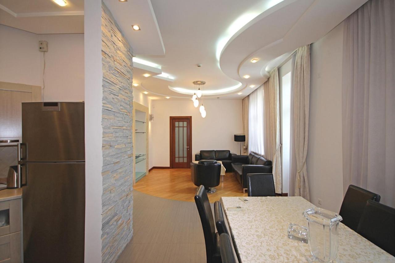 Прекрасная 4-Ех Комнатная Квартира В Самом Центре Erivan Exterior foto