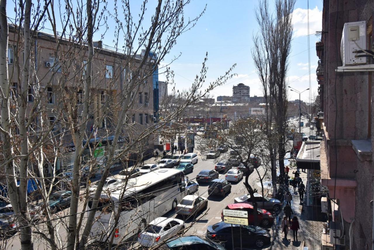 Прекрасная 4-Ех Комнатная Квартира В Самом Центре Erivan Exterior foto
